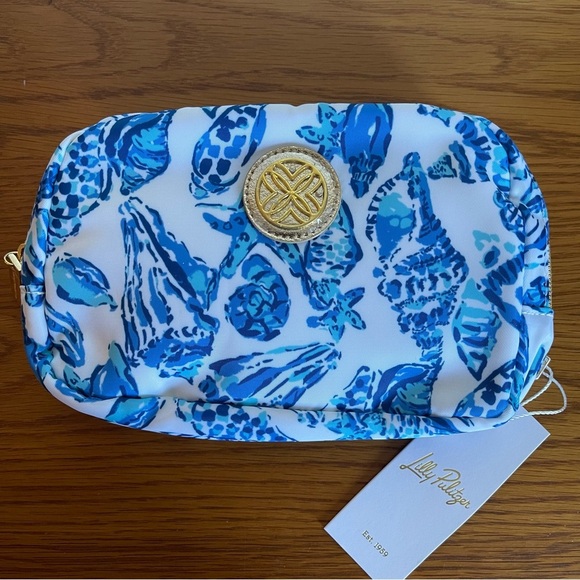 Lilly Pulitzer Handbags - Lilly Pulitzer Jeanie Belt Bag Shell Collector
